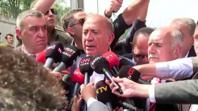 chp istanbul il baskanligina gelen gursel tekine su sisesi firlattilar 60fc27d77e57 |