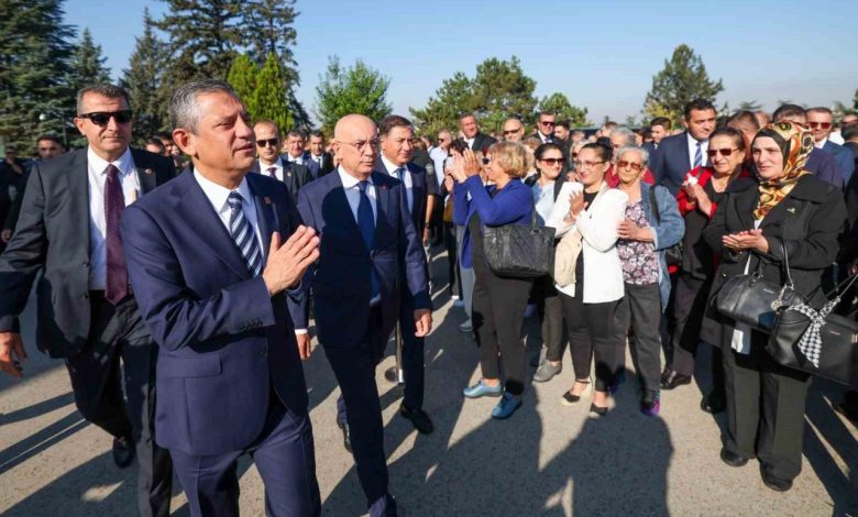 CHP lideri Özel, Anıtkabir’i ziyaret etti 1 chp lideri ozel anitkabiri ziyaret etti 3ee0085decfe |