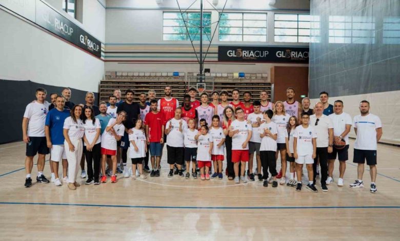 corendon turizm grubu ve zicev cocuklari a efes antrenmanini ziyaret etti a9f96aa63561 |