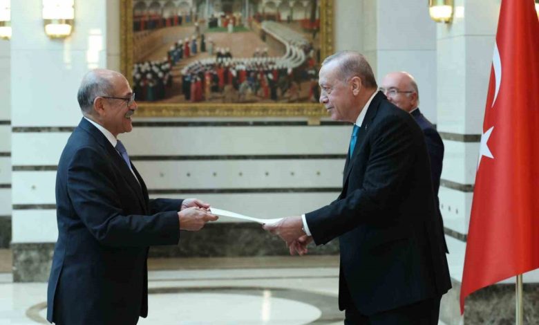 cumhurbaskani erdogan 4 ulkenin buyukelcisini kabul etti b514633030bf |