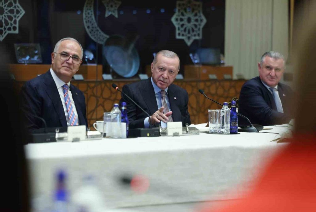 cumhurbaskani erdogan a milli kadin voleybol takimini kabul etti 58dc39b845dd |