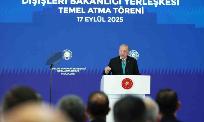 cumhurbaskani erdogan hitler ozentisi tiplerin kuyruk acisi belki de hic gecmeyecek 91fc4e99a925 |
