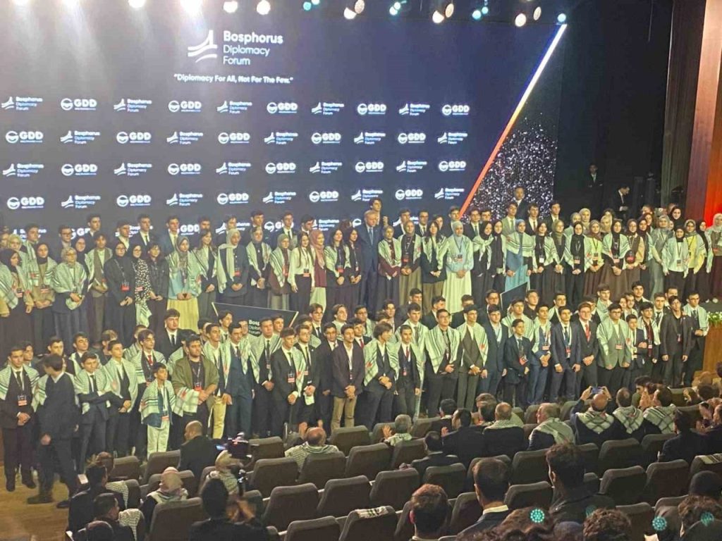 cumhurbaskani erdogan soykirim sebekesinin basi bm genel kurulunda yalanlari ve tehditlerini dinleyecek kimse bulamadi ve bos koltuklara konustu 1f5a2bdf1660 |