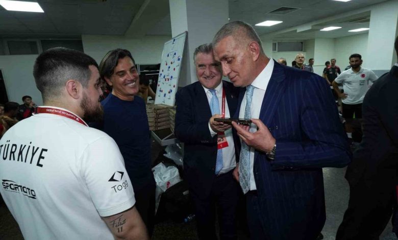 Cumhurbaşkanı Erdoğan’dan A Milli Futbol Takımı’na tebrik telefonu 1 cumhurbaskani erdogandan a milli futbol takimina tebrik telefonu 034b4e080835 |