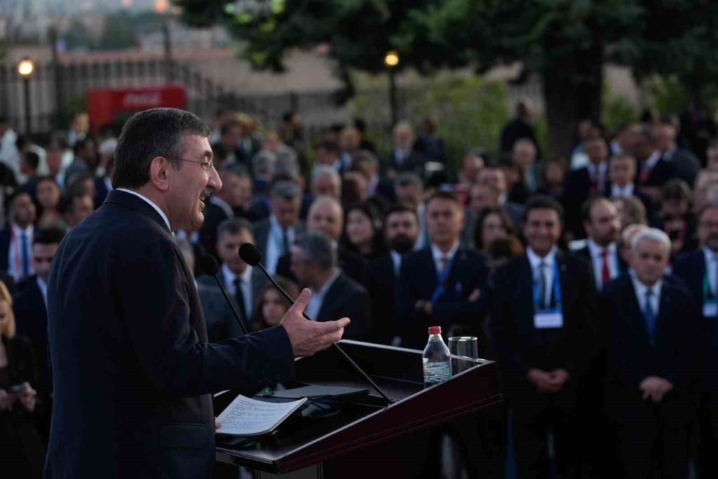 cumhurbaskani yardimcisi yilmaz biz avrupa birligiyle pozitif bir gundem olusturmak istiyoruz b16a0a40ec67 |