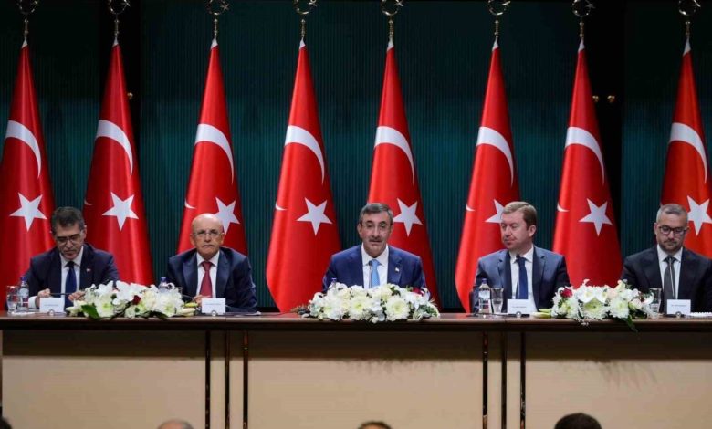 Cumhurbaşkanı Yardımcısı Yılmaz: "Enflasyonu düşürdükçe büyüme potansiyelimiz yukarı taşınacak" 1 cumhurbaskani yardimcisi yilmaz enflasyonu dusurdukce buyume potansiyelimiz yukari tasinacak 51553a9f4a58 |