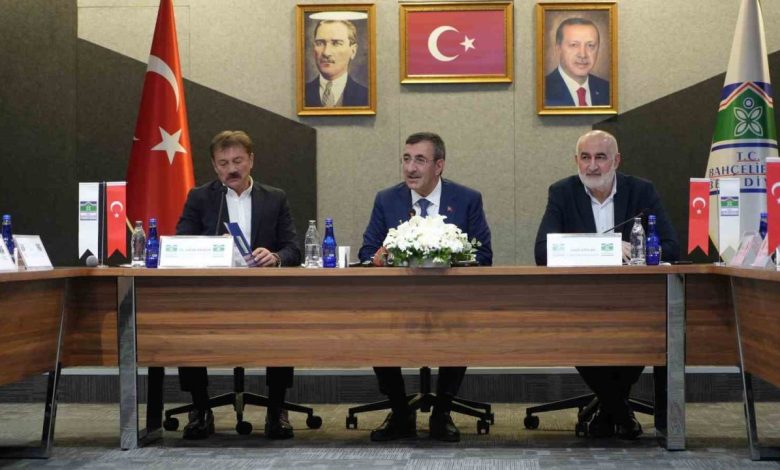 cumhurbaskani yardimcisi yilmaz turkiye yuzyili huzurun ve kardesligin yuzyili olacaktir d8d7c34892d5 |