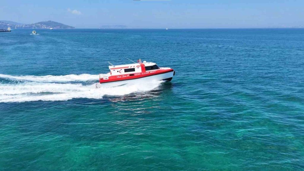 denizin ortasindan kiyiya umut tasiyorlar 31c19fdbb578 |