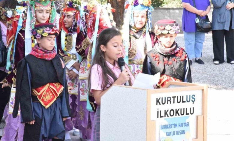 Depremin vurduğu Sındırgı’da İlköğretim Haftası kutlandı 1 depremin vurdugu sindirgida ilkogretim haftasi kutlandi c362cc390e5e |
