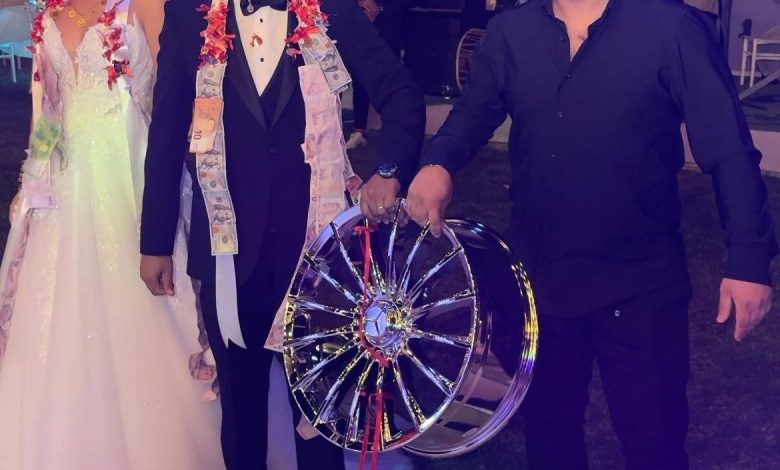 dugunde gelin ve damada jant hediye edildi b039859336c3 |