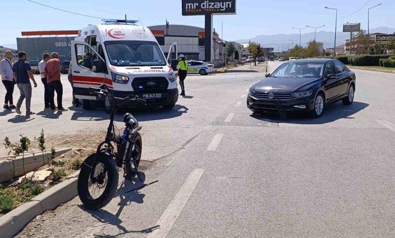 Elektrikli bisiklet ile otomobil çarpıştı: 1 yaralı 1 elektrikli bisiklet ile otomobil carpisti 1 yarali b8027595f62a |