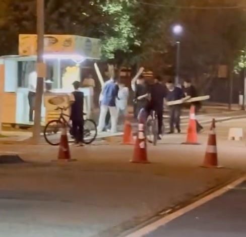 Esenyurt’ta parkta kalaslı kavga 1 esenyurtta parkta kalasli kavga d476c6c629e3 |