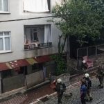 Evini yakmaya çalıştı, müdahale eden polise saksı attı 2 evini yakmaya calisti mudahale eden polise saksi atti 3495fd57e691 |