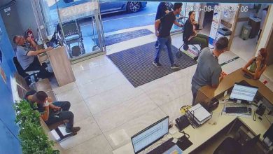 eyupsultanda zehirlenme suphesiyle hastaneye kaldirilan ailenin goruntuleri ortaya cikti 7ba1e2c51054 |