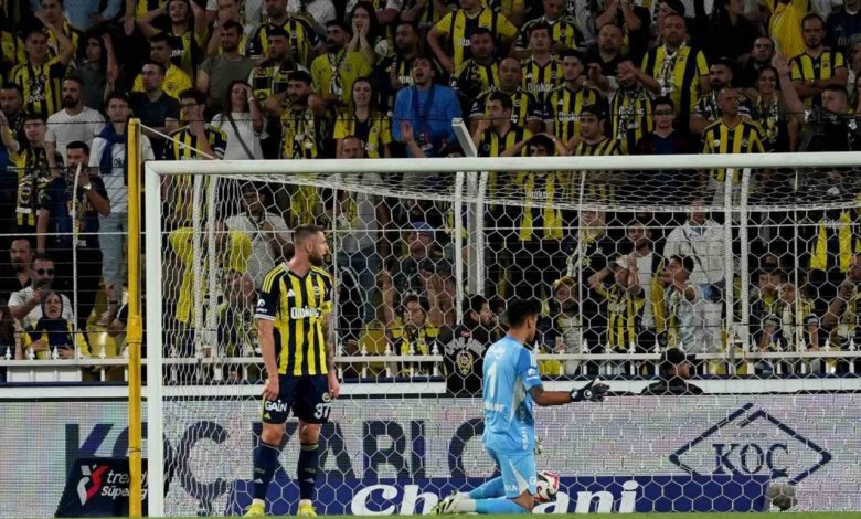 fenerbahce evinde ilk puanini kaybetti 35a773acebc0 |