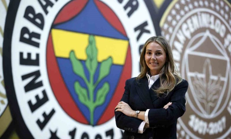 fenerbahce medicana kadin voleybol takiminin menajeri ecem turker kavaz oldu 8a0ffd809c05 |