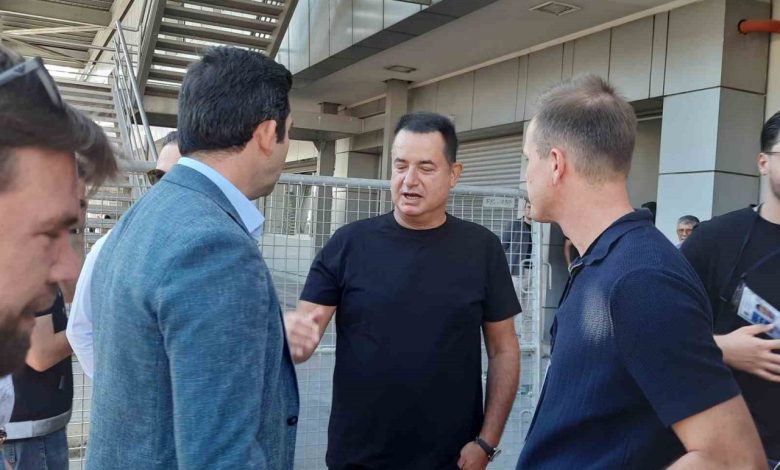 Fenerbahçe seçiminde ünlü isimler de oy kullandı 1 fenerbahce seciminde unlu isimler de oy kullandi aa70461d38e2 |