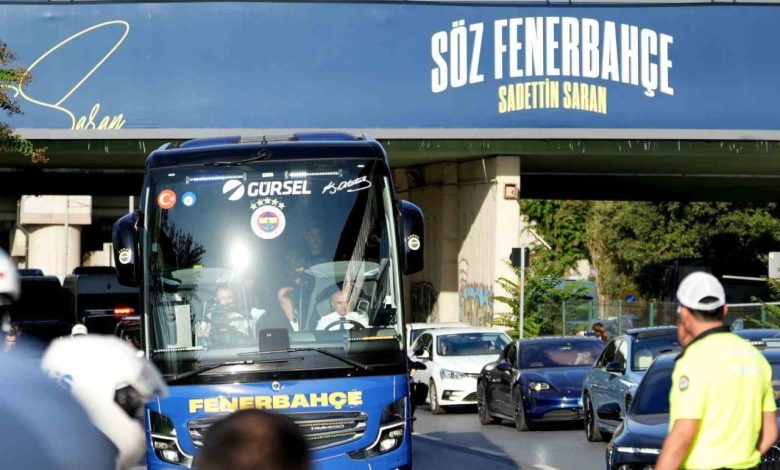 Fenerbahçe stada geldi 1 fenerbahce stada geldi c7319b754989 |