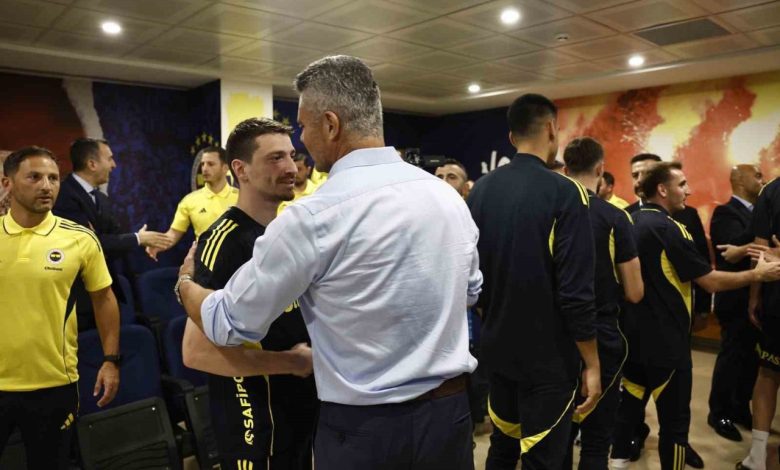 Fenerbahçe’nin yeni başkanı Sadettin Saran, futbol A takımıyla bir araya geldi 1 fenerbahcenin yeni baskani sadettin saran futbol a takimiyla bir araya geldi 6d7cab8900b8 |