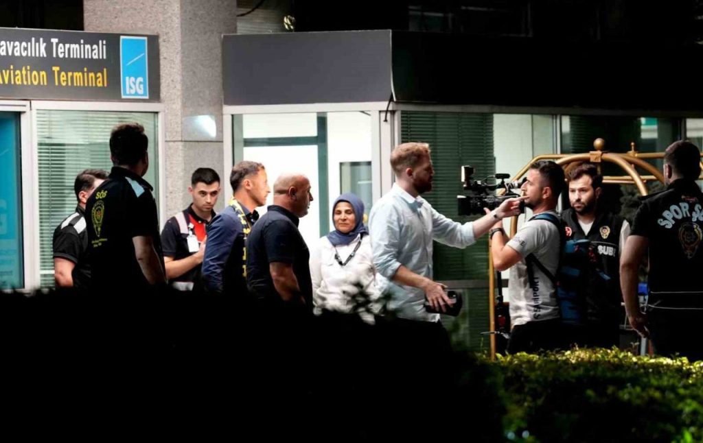 fenerbahcenin yeni teknik direktoru domenico tedesco istanbula geldi 9c4d21763d6f |