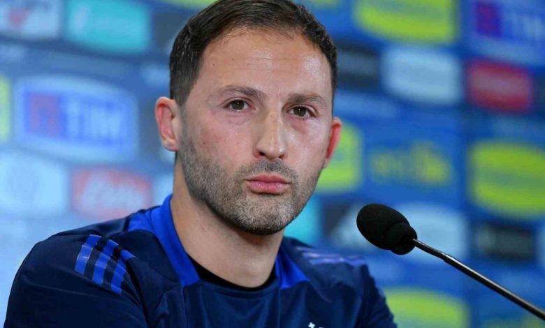 Fenerbahçe’nin yeni teknik direktörü Domenico Tedesco 1 fenerbahcenin yeni teknik direktoru domenico tedesco 4f3bb2aa4ac3 |