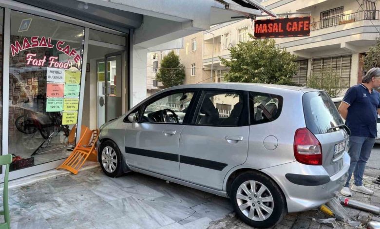 Fren yerine gaza bastı, önce yayaya ardından büfeye çarptı: 1 yaralı 1 fren yerine gaza basti once yayaya ardindan bufeye carpti 1 yarali e71cb7173e70 |