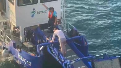 galata koprusunden denize dusen kadini pesinden atlayan vatandas kurtardi 9f0e41ea7309 |