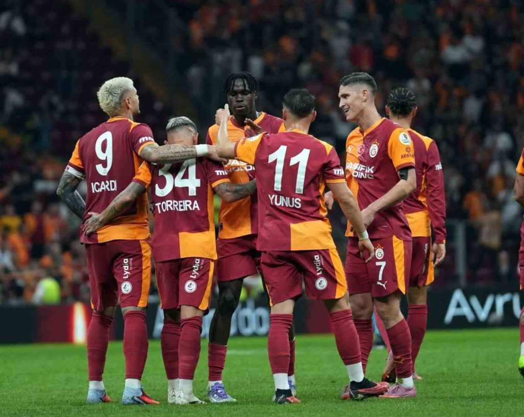 galatasaray super ligde 6 macta 18 gol atti b907cd4eaac5 |