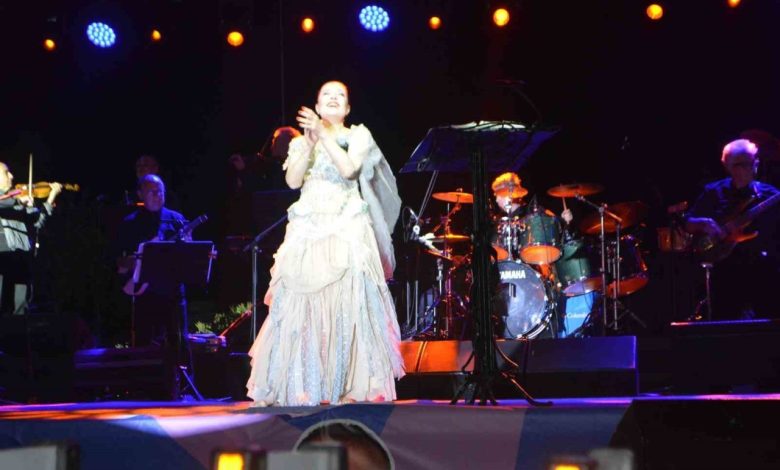 gomecin kurtulus gununde candan ercetin costurdu 8d54c7b15692 |