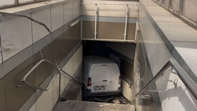 Hafif ticari aracıyla metro istasyonuna daldı 6 hafif ticari araciyla metro istasyonuna daldi 4b78c0bd875a |