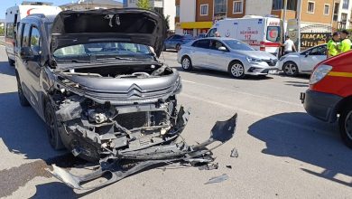 hafif ticari aracla otomobil carpisti 4 yarali 142e92b7f160 |