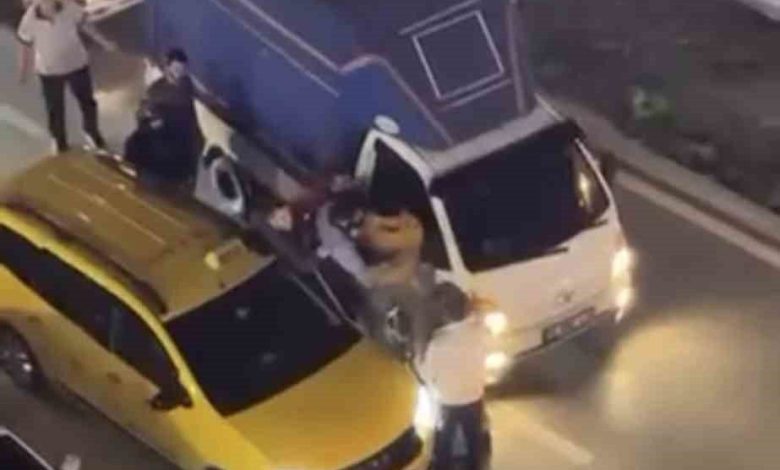 iki surucu kavgaya tutustu trafik kitlendi 98a94a100ac7 |