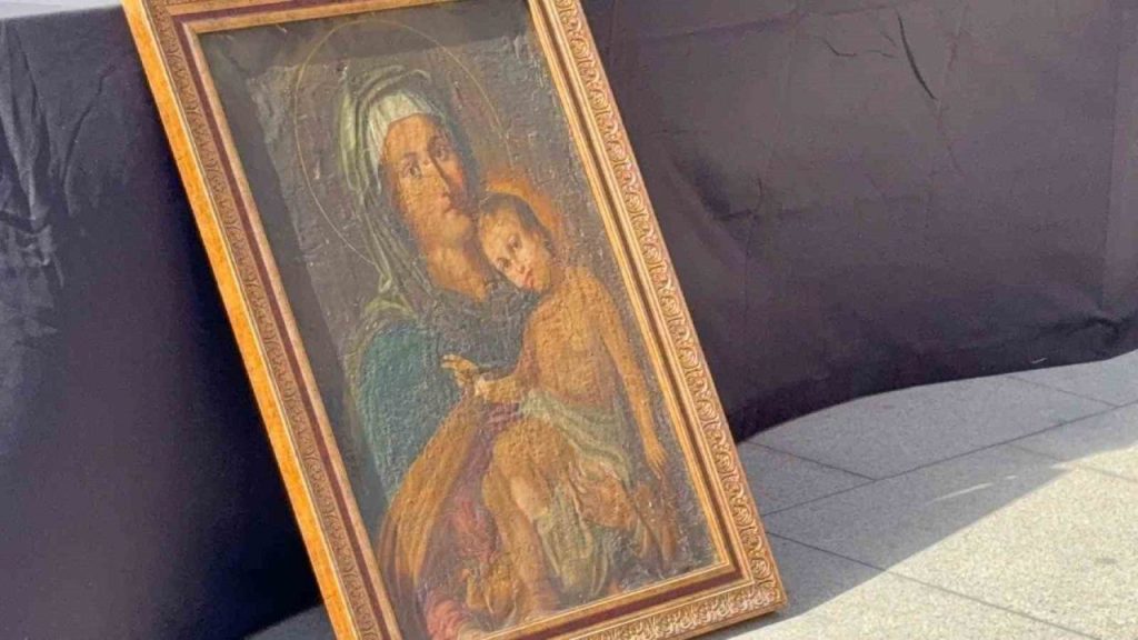 interpol tarafindan 20 yildir aranan tarihi hat levha istanbulda ele gecirildi e6eac34dd0b5 |