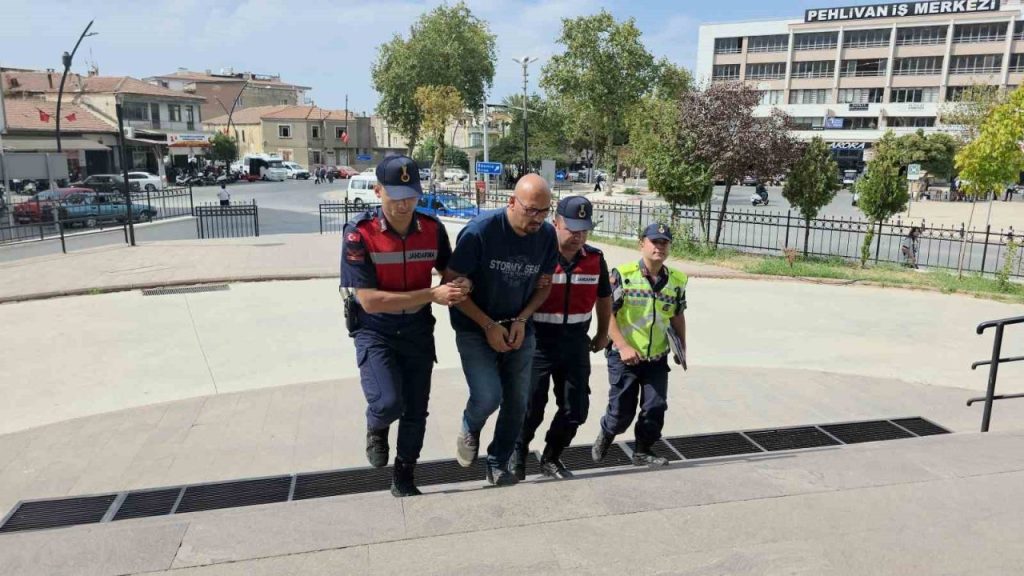 izmir buyuksehir personeli fetoden ihrac polis kimligiyle yakalandi a9cf7b4ee368 |
