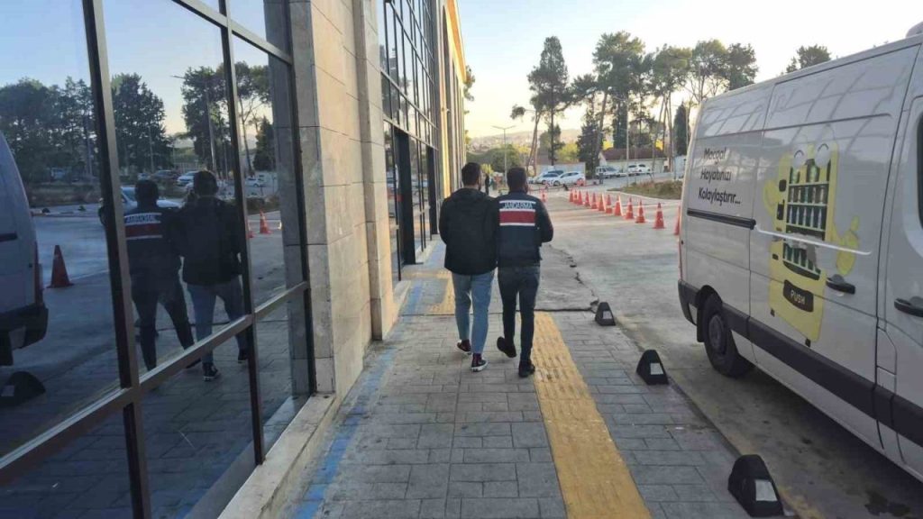 izmir merkezli 16 ilde feto operasyonu 35 gozalti a60730e15000 |