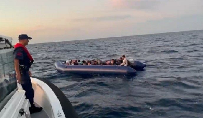 İzmir’de 138 düzensiz göçmen ve 2 göçmen kaçakçısı yakalandı 1 izmirde 138 duzensiz gocmen ve 2 gocmen kacakcisi yakalandi a43a250c8271 |