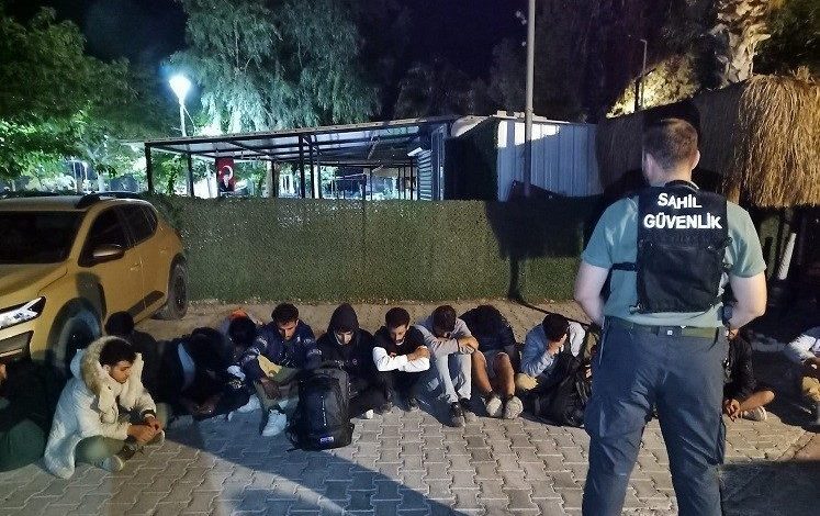 İzmir’de 14 düzensiz göçmen yakalandı 1 izmirde 14 duzensiz gocmen yakalandi 8bcaf3df56fc |