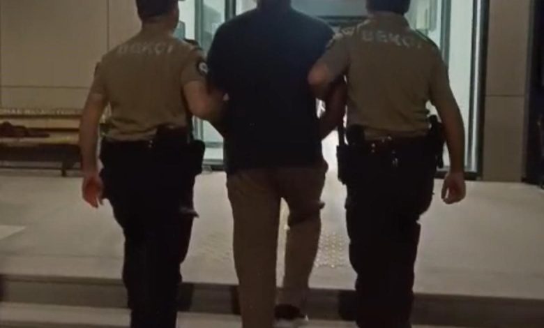 İzmir’de 20 yıl hapisle aranan firari yakalandı 1 izmirde 20 yil hapisle aranan firari yakalandi 7a5a487fd1ff |