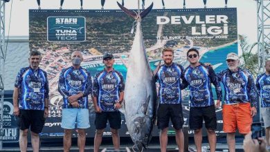 izmirde 25 saat mucadeleyle 185 kiloluk dev orkinos yakalandi b60dcaee8dec |