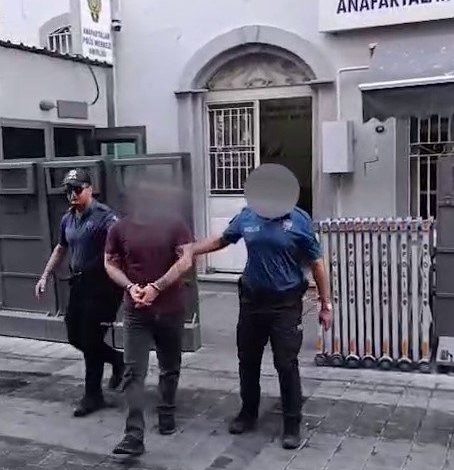 İzmir’de 25 yıl hapisle aranan firari yakalandı 1 izmirde 25 yil hapisle aranan firari yakalandi ade5f94a89ab |