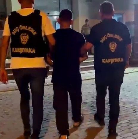 İzmir’de 38 yıl hapisle aranan firari yakalandı 1 izmirde 38 yil hapisle aranan firari yakalandi fd7152c69682 |