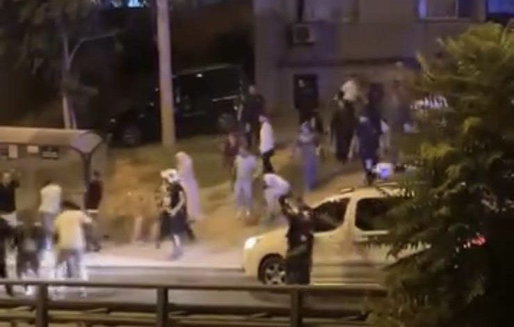 İzmir’de düğün sonrası meydan muharebesi gibi kavga 1 izmirde dugun sonrasi meydan muharebesi gibi kavga da7f28168181 |