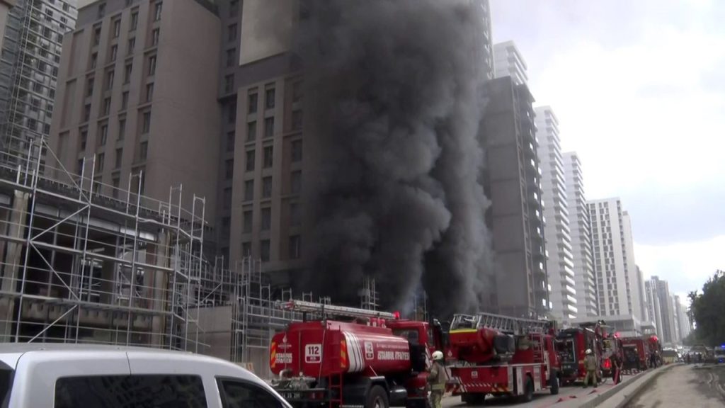 kadikoyde bir insaatta cikan yanginin sondurme calismalari devam ediyor e2d670ad1c2a |