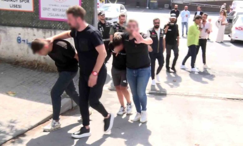 Kadıköy’de okul çevresinde denetim: 2 şüpheli gözaltına alındı 1 kadikoyde okul cevresinde denetim 2 supheli gozaltina alindi 2deba5f1fb25 |