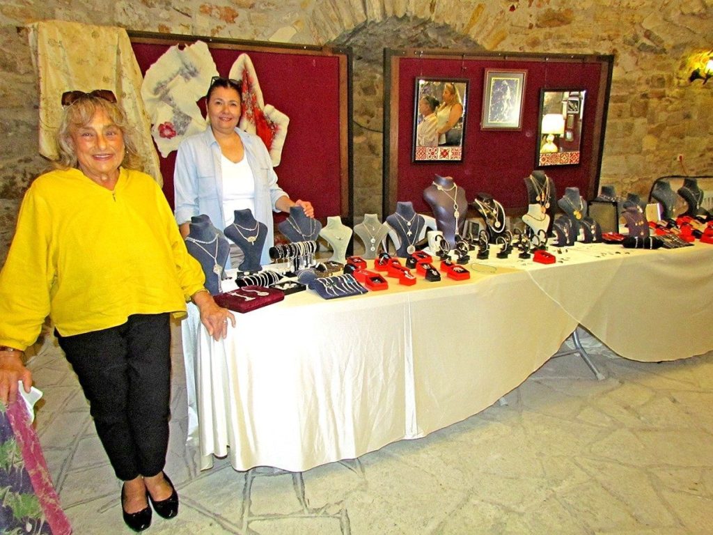 kadinlarin el emegi cesmenin tarihi kalesinde sergileniyor 896e1ad7250b |