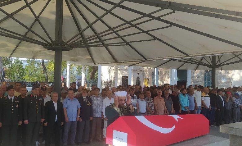 Kıbrıs Gazisi Mehmet Güneş son yolculuğuna uğurlandı 1 kibris gazisi mehmet gunes son yolculuguna ugurlandi 2d0c5a5bd550 |