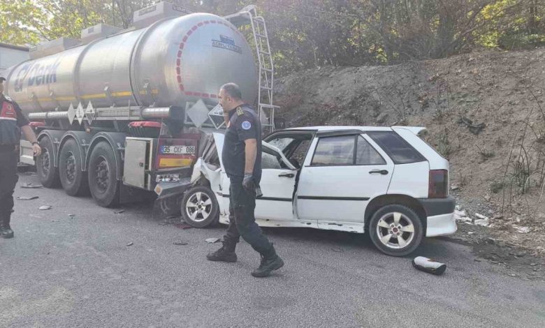 Kontrolden çıkan otomobil asit yüklü tankere çarptı: 5 yaralı 1 kontrolden cikan otomobil asit yuklu tankere carpti 5 yarali c89feb99722c |