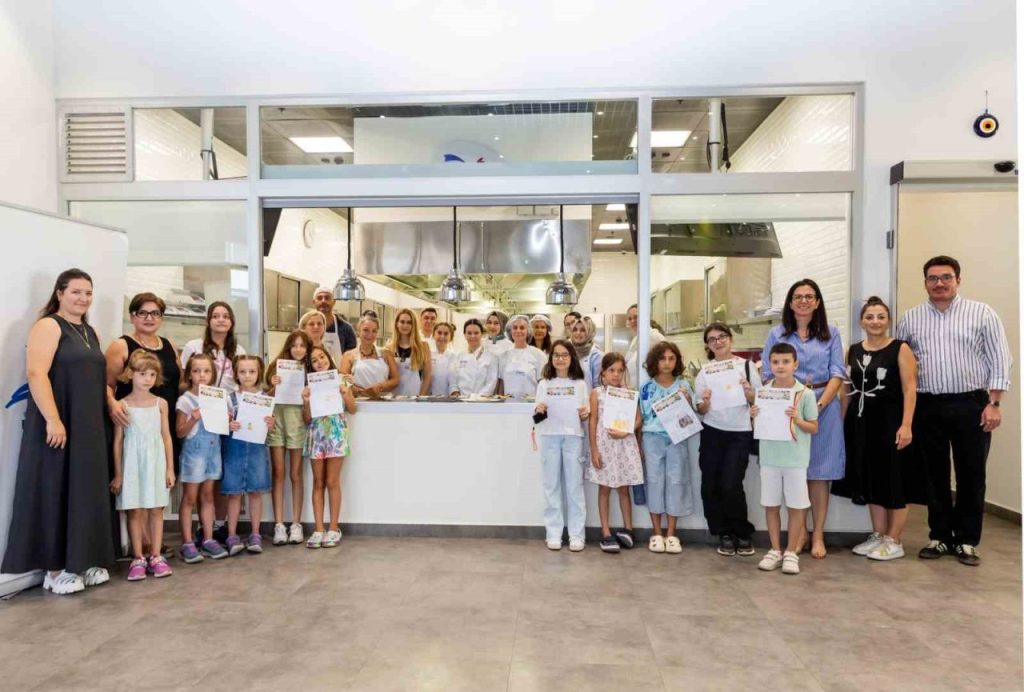 kucuk yasta mutfakta tasarrufu ogrendiler 670c3b75a29c |