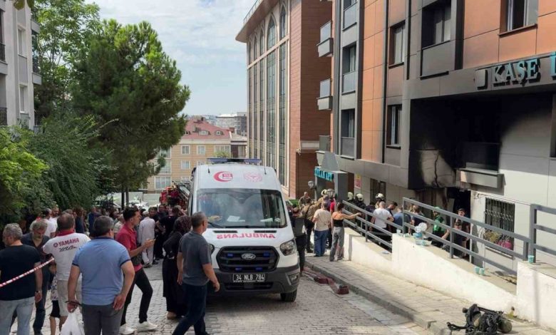 kucukcekmecede ihmal ihbara gelmedikleri binada cikan yanginda 1 kisi oldu 215bf4ec01a0 |