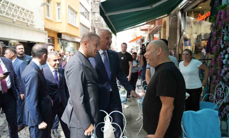kultur ve turizm bakani ersoy istiklal caddesi esnafini ziyaret etti 12b2b7756dd6 |